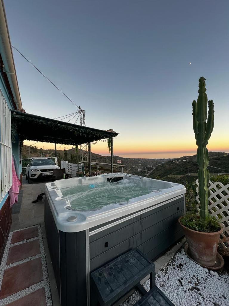 Casa Rural Malaga Monkey Love Con Jacuzzi Iznate Luaran gambar