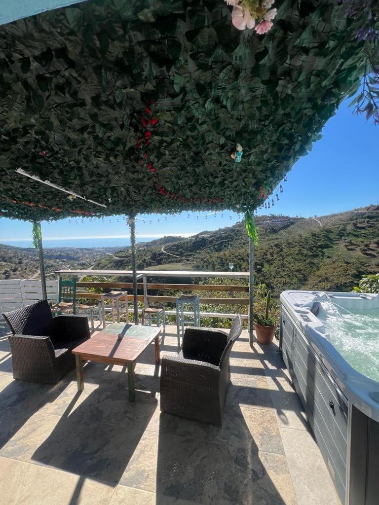 Casa Rural Malaga Monkey Love Con Jacuzzi Iznate Luaran gambar