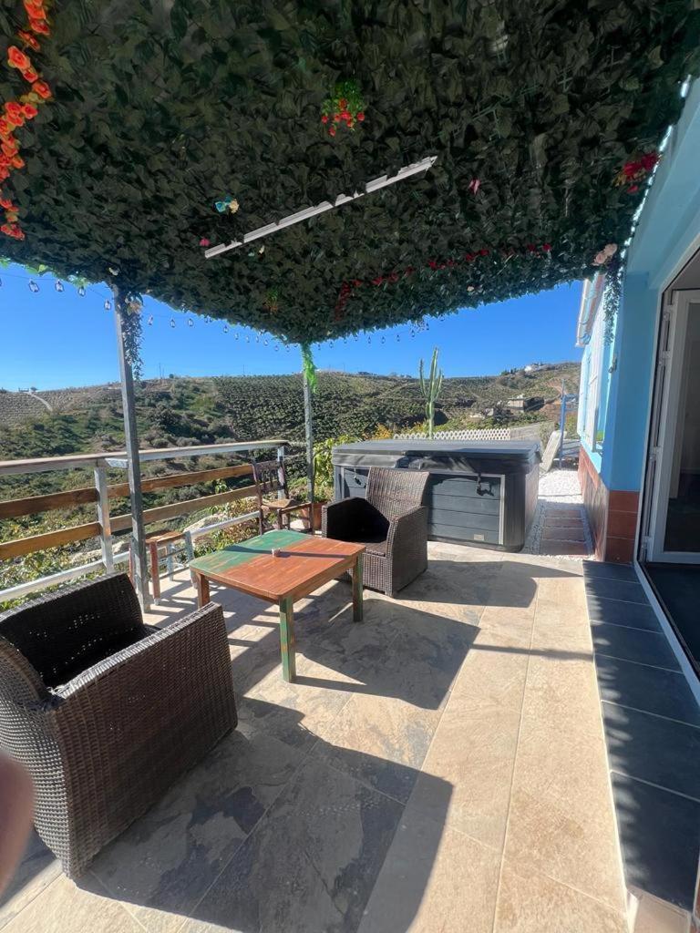 Casa Rural Malaga Monkey Love Con Jacuzzi Iznate Luaran gambar
